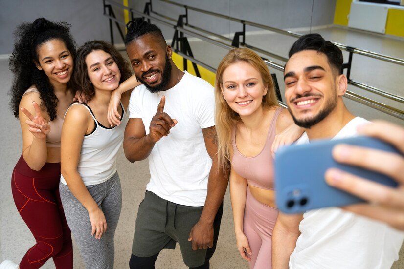 personnes-participant-cours-danse-therapie_23-2149346590